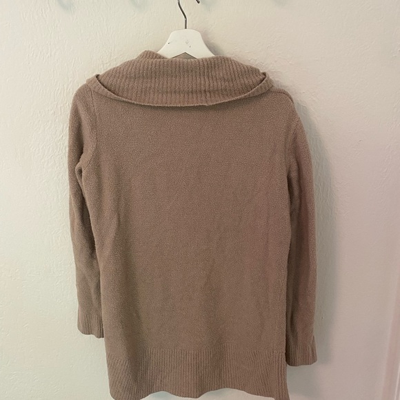 Barefoot dreams tan sweater - Picture 5 of 5